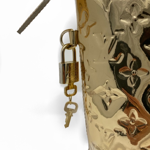 Louis Vuitton Limited Edition Gold Monogram Miroir Lockit Bag 2006 Marc Jacobs - Picture 13 of 17
